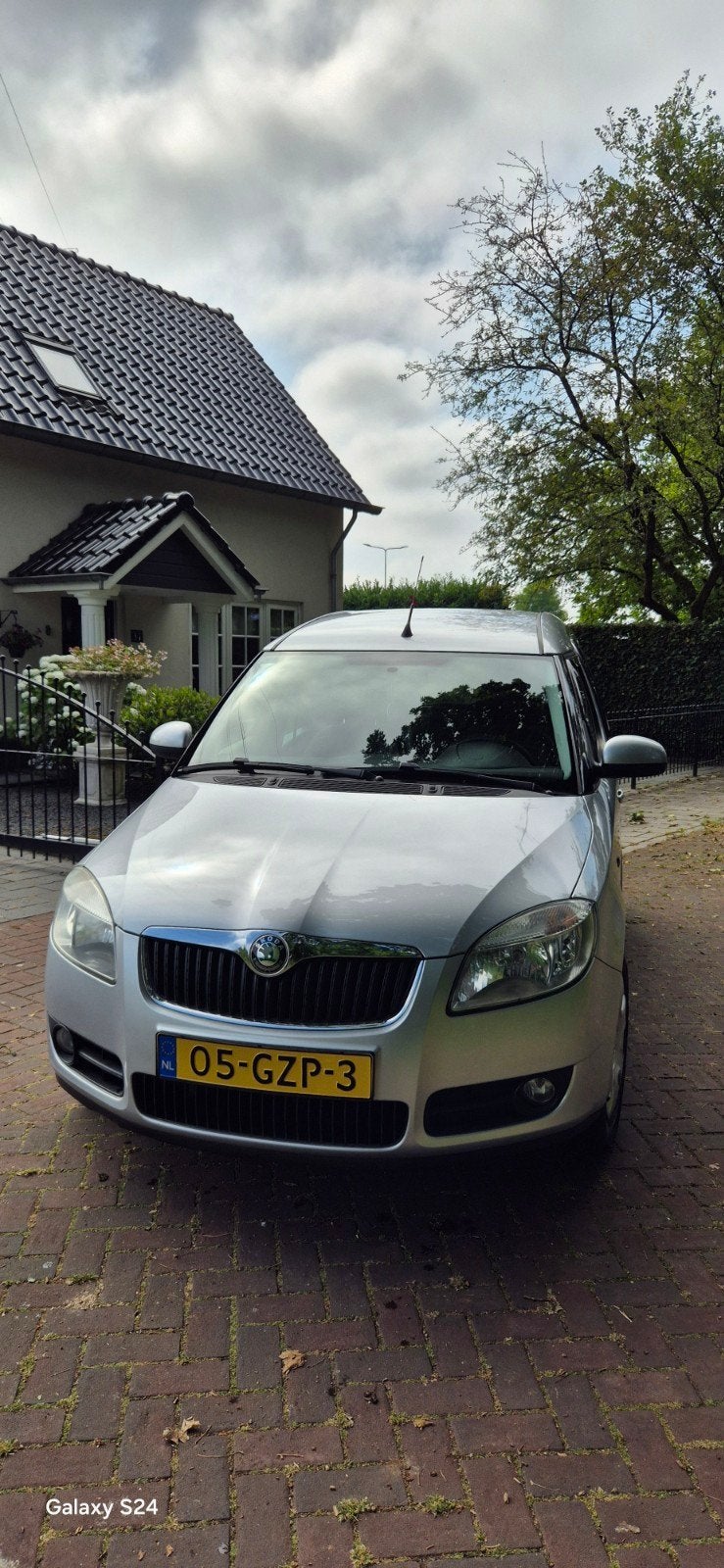 Skoda Roomster 1.4 16V 63KW Scout 2008 Grijs, Auto's, Skoda, Voorwielaandrijving, 4 cilinders, Roomster, 49 €/maand