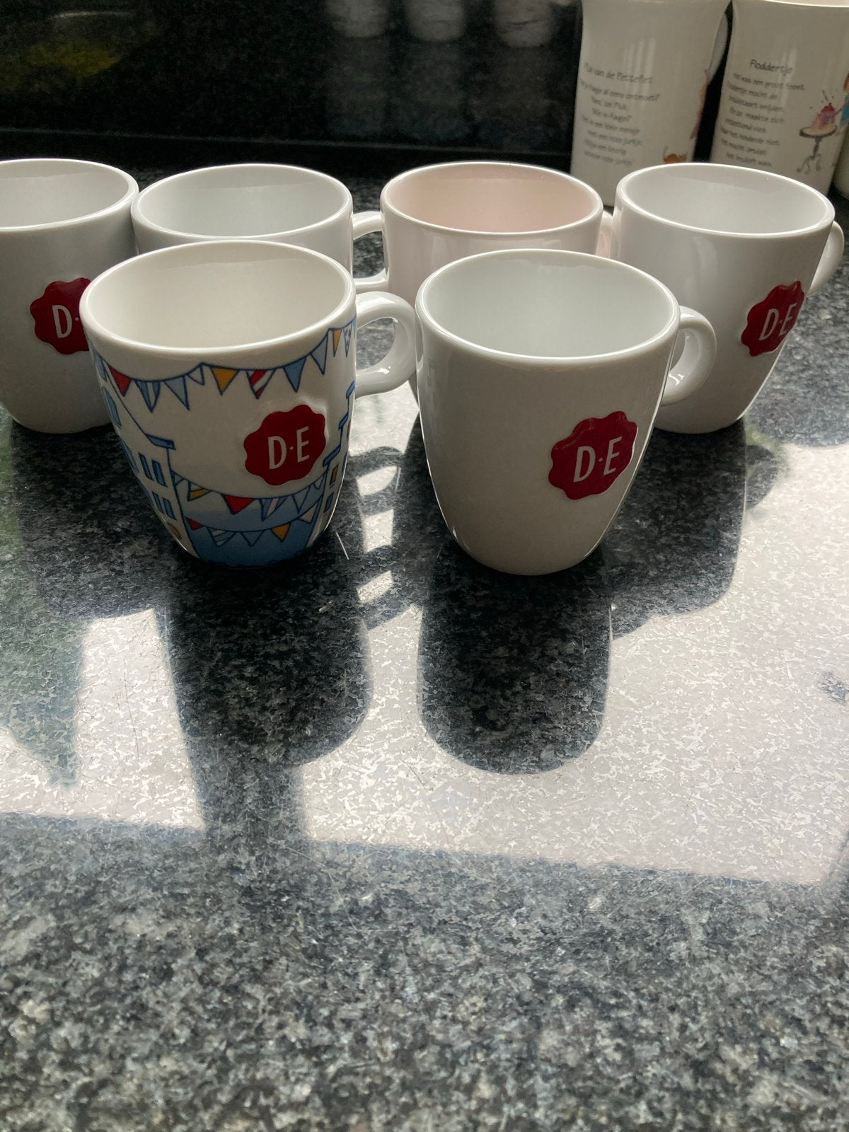 Douwe Egberts DE Mokken - Diverse Ontwerpen, Gebruikt, Keramiek, Ophalen of Verzenden, Overige stijlen