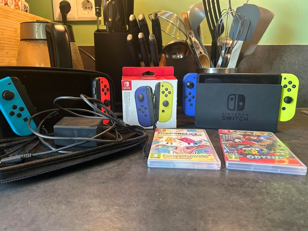 NOG 3 DAGEN! (Switch V1 set, inc. accessoires & 3 spellen), Spelcomputers en Games, Gebruikt, Ophalen of Verzenden, Met harde schijf