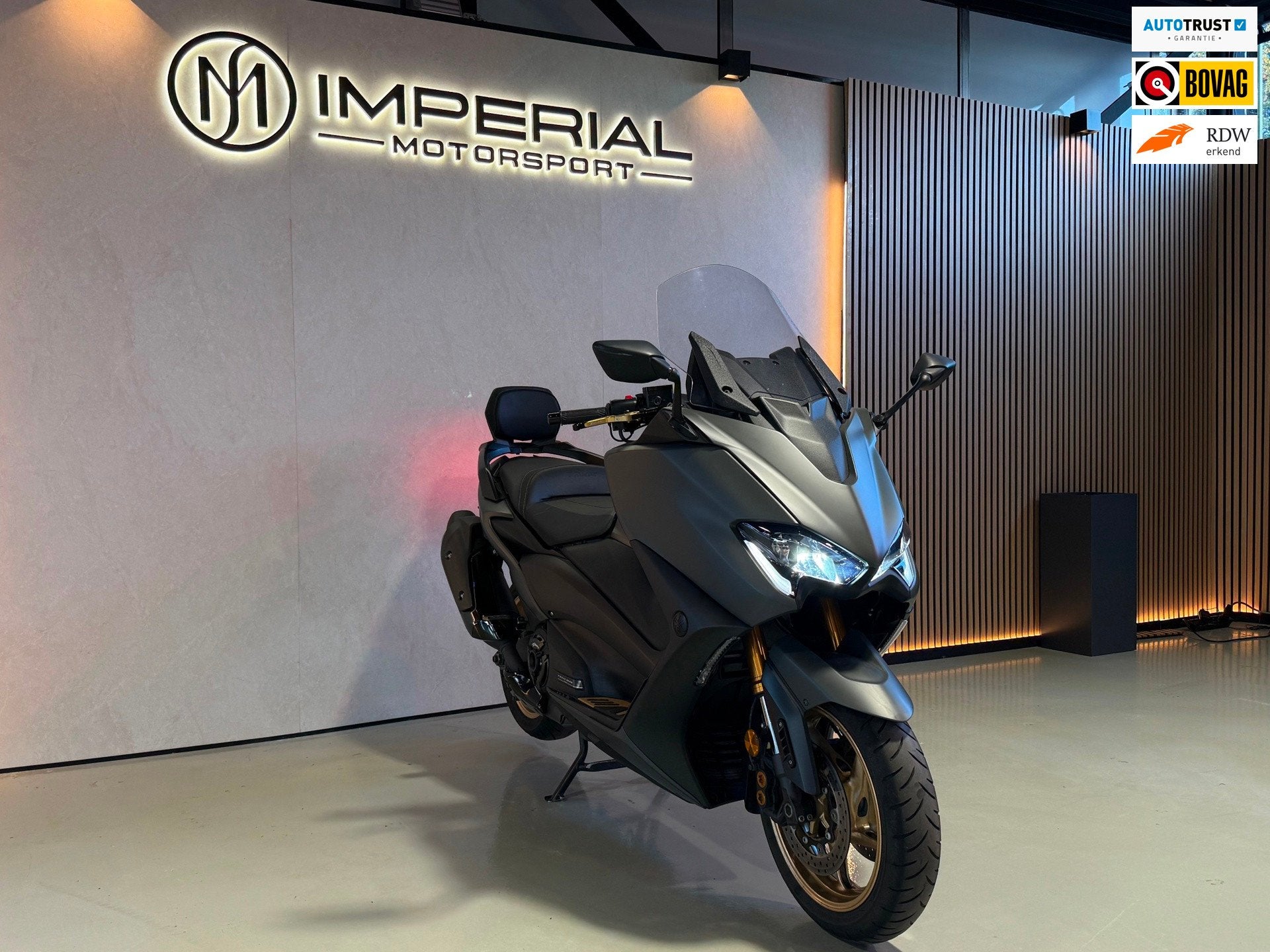 Yamaha Scooter TMAX 560 Tech MAX Handvat/stoelverwarming, Motoren, Scooter, 562 cc, Bedrijf, Handvatverwarming
