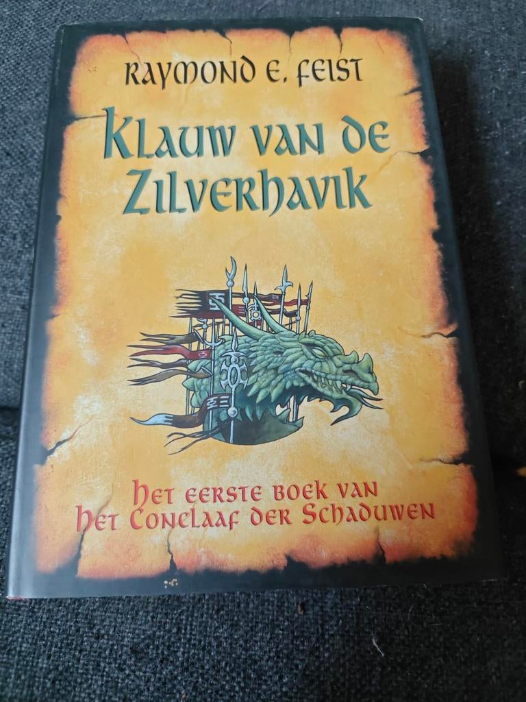 Klaauw van de Zilverhavik - Raymond E. Feist, Boeken, Fantasy, Gelezen, Ophalen