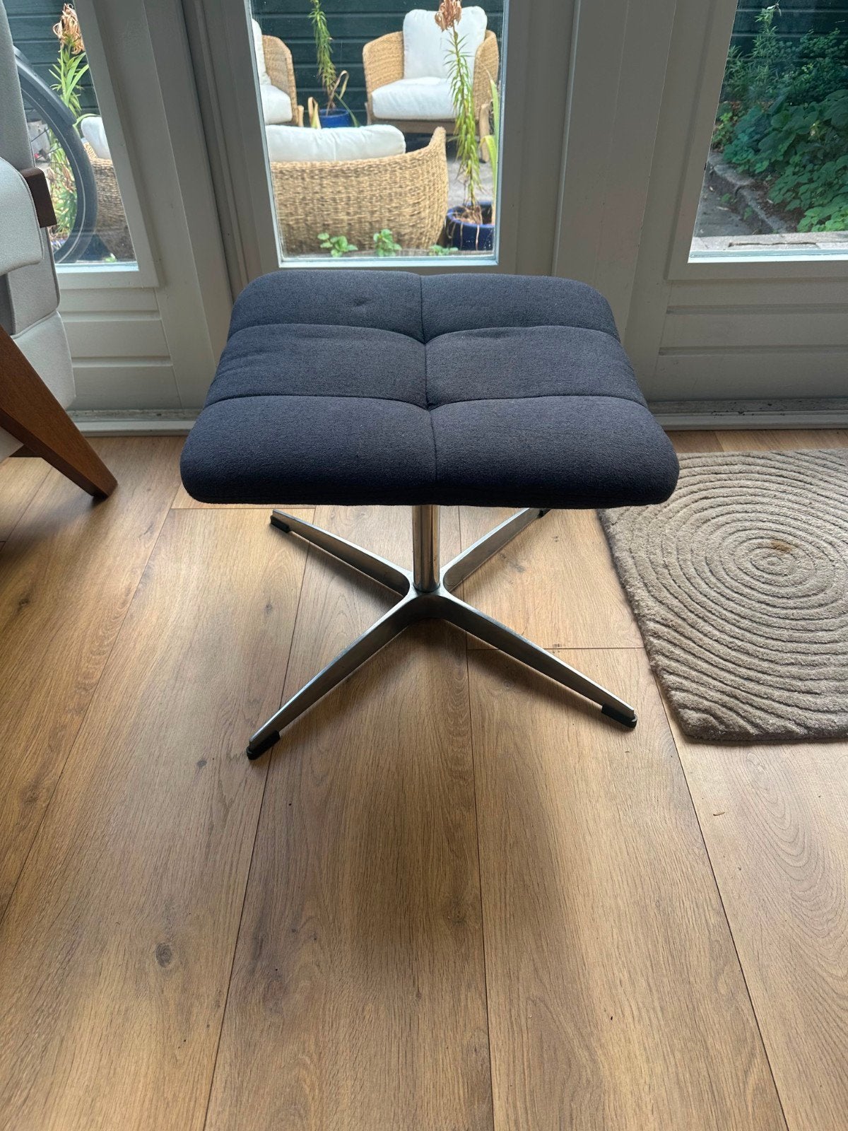 Grey ottoman to sell, adjustable height, as good as new, Ophalen, Modern, Scandinavisch, Zo goed als nieuw, Stof