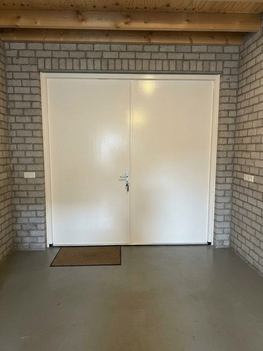 Massief houten openslaande garagedeuren / schuurdeuren, Gebruikt, Garagedeur, Ophalen of Verzenden, Hout