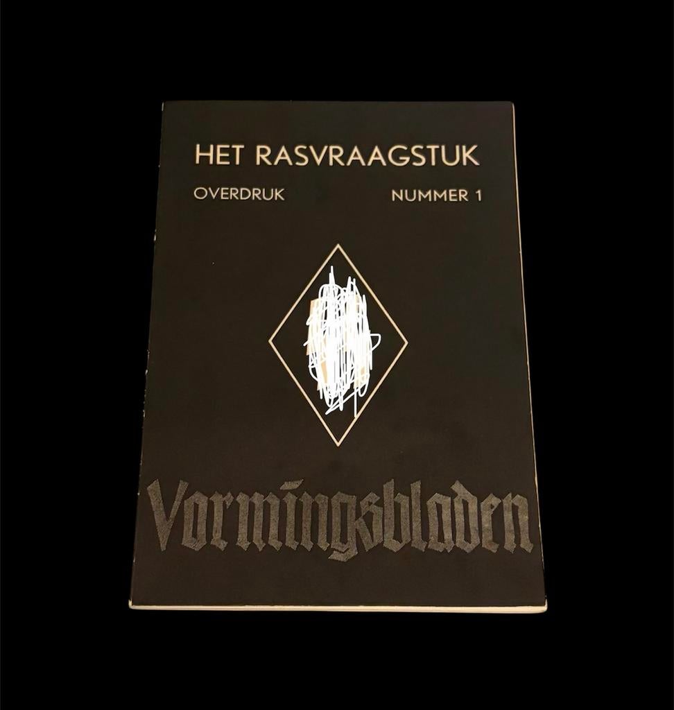 Vormingsblad XX Het Rasvraagstuk, Verzamelen, Militaria | Tweede Wereldoorlog, Ophalen of Verzenden, Nederland, Embleem of Badge