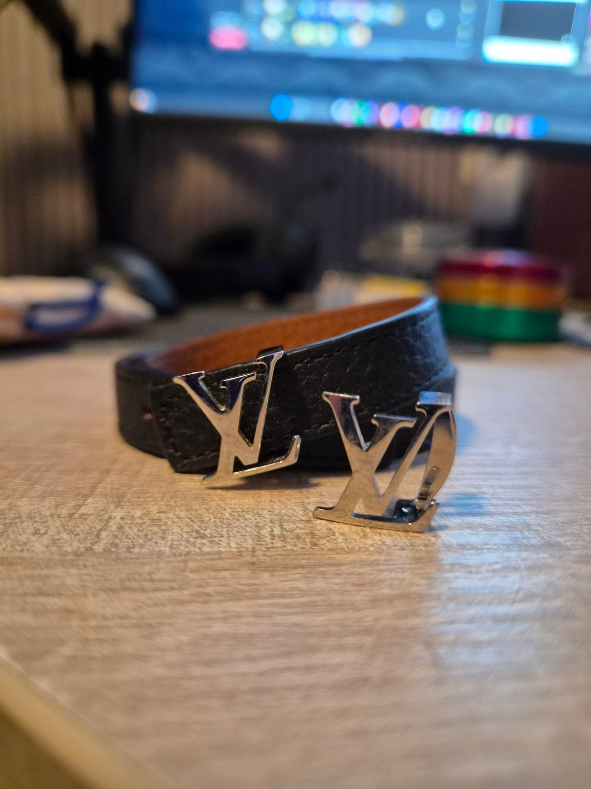 Louis Vuitton Armband Zwart Leer met Zilveren LV Logo, Ophalen of Verzenden, Zo goed als nieuw, Zwart, Leer