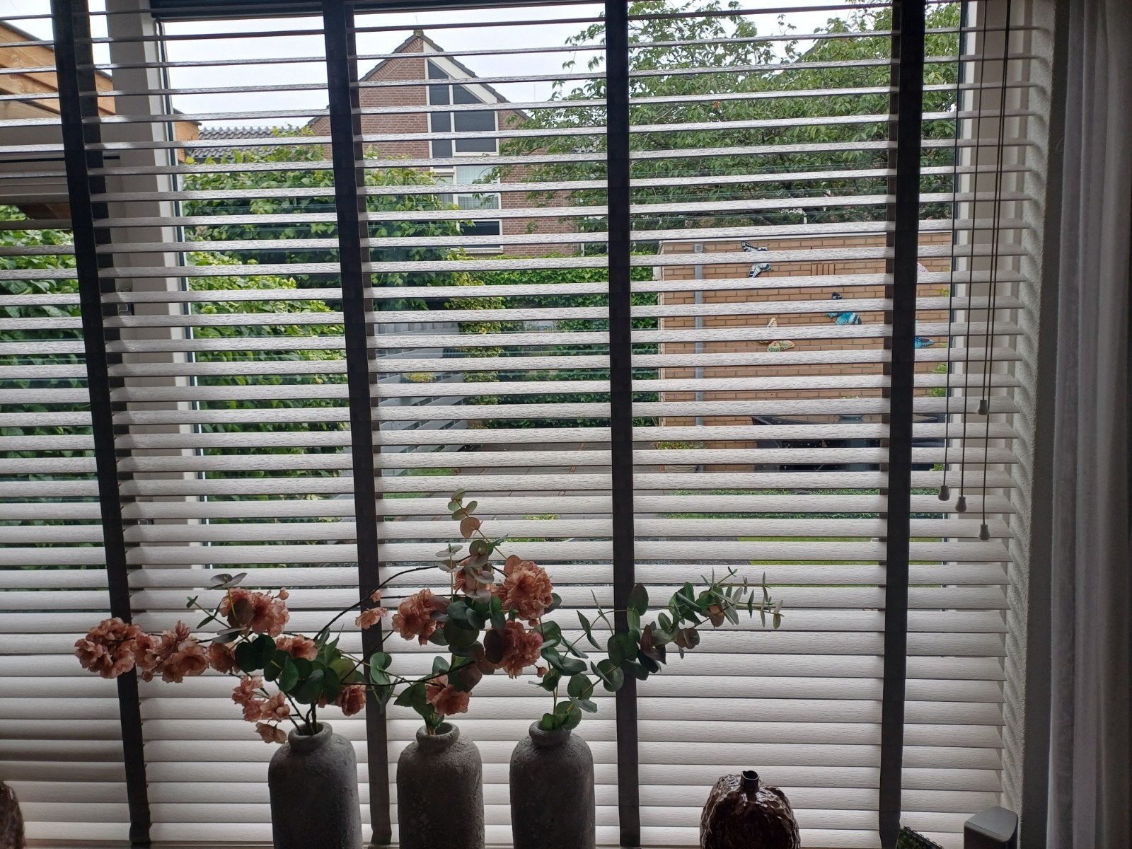 Houten jaloezieën set 2 stuks kleur wit met taupe kleur band, Ophalen of Verzenden, Wit