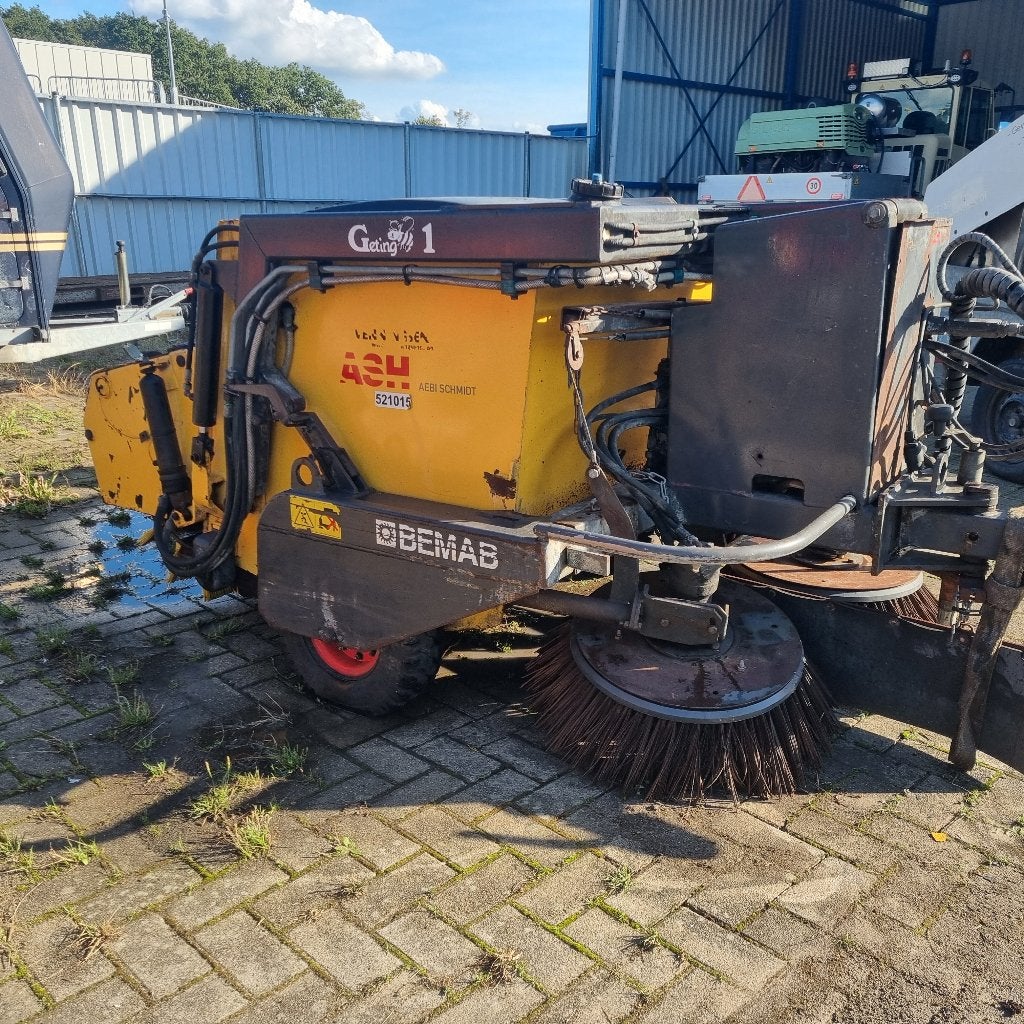 Bladveger:AEBI schrop veeg & borstel machine,, Ophalen, Gebruikt, Stiga