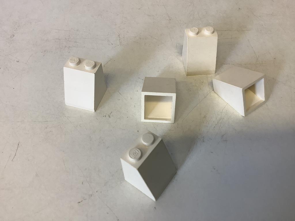 Lego dakpan 65 2x2x2 zonder bodembuis wit, Ophalen of Verzenden, Gebruikt, Losse stenen, Lego
