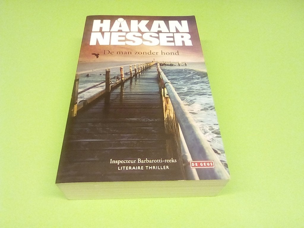 Håkan Nesser - De man zonder hond (Literaire thriller), Håkan Nesser, Scandinavië, Ophalen of Verzenden, Zo goed als nieuw