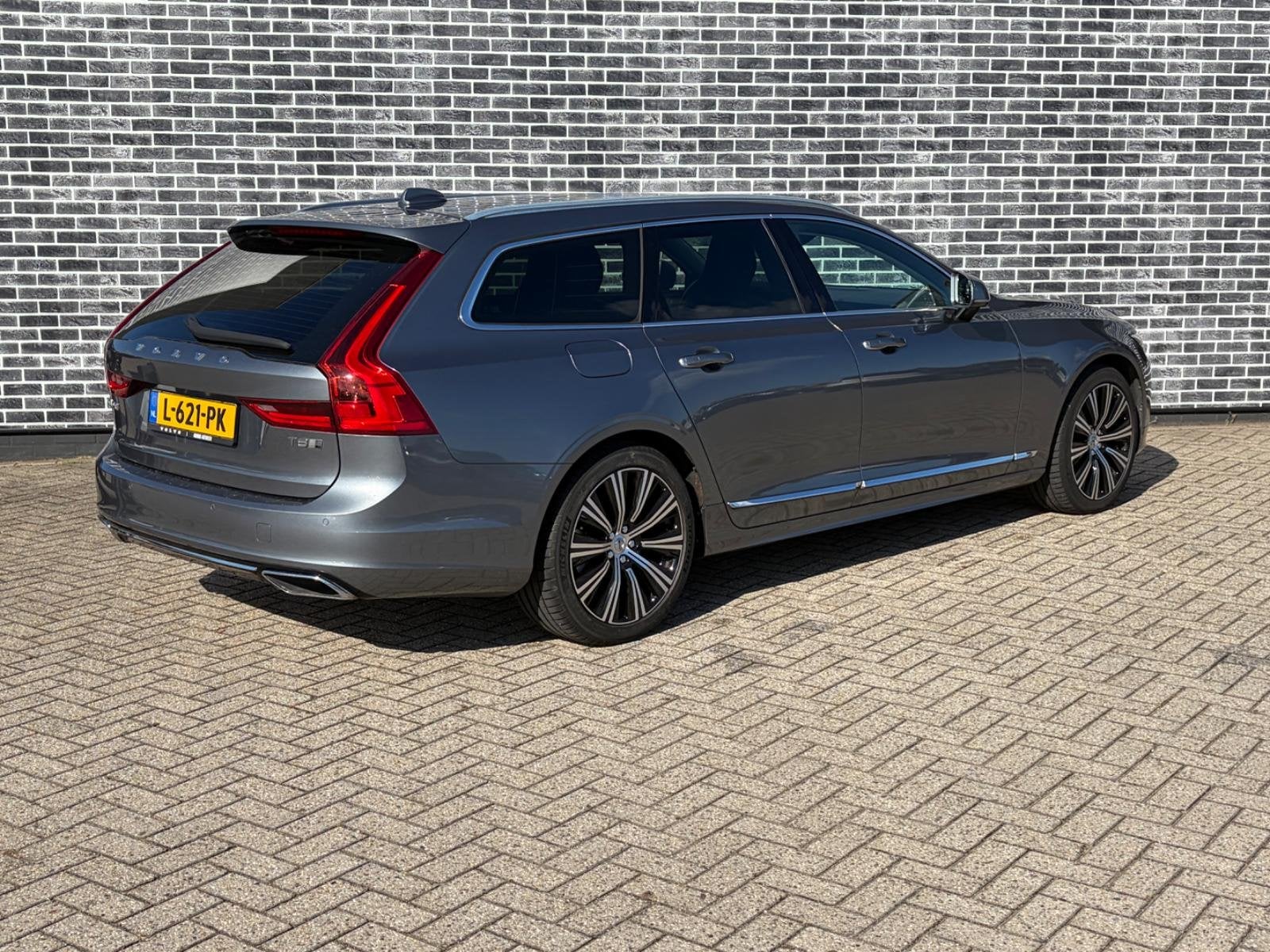 Volvo V90 2.0 T8 AWD Inscription | Plug-in Hybrid (PHEV) | T, Auto's, Lichtsensor, Euro 6, 4 cilinders, 120 €/maand