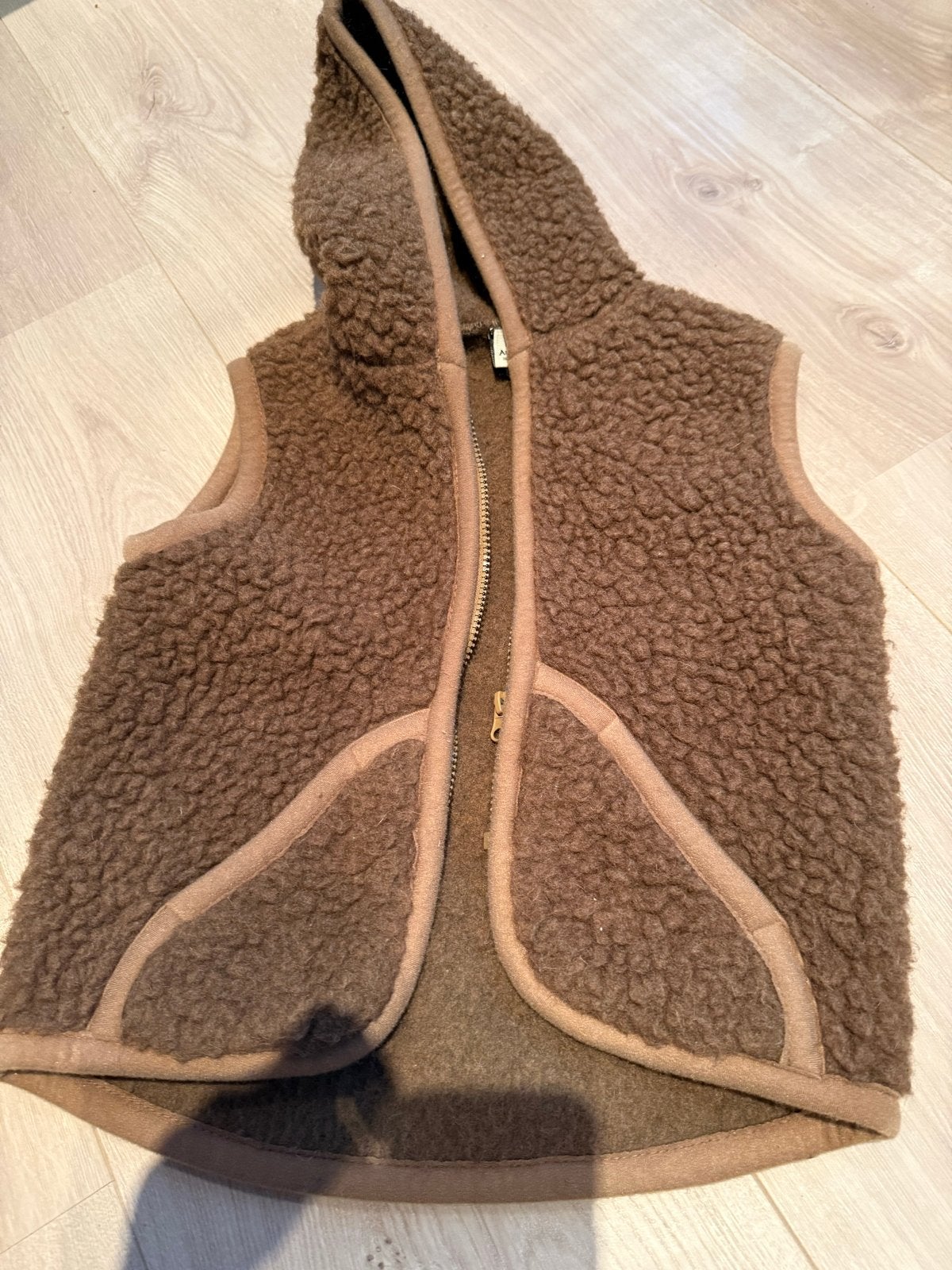 Alwero wollen bodywarmer met capuchon - Maat M, Ophalen of Verzenden, Gebruikt, Jongen of Meisje
