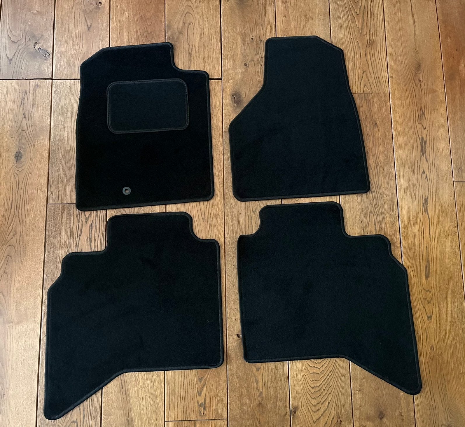 Dodge Ram 1500 automatten set nieuw., Auto diversen, Automatten, Nieuw, Ophalen of Verzenden