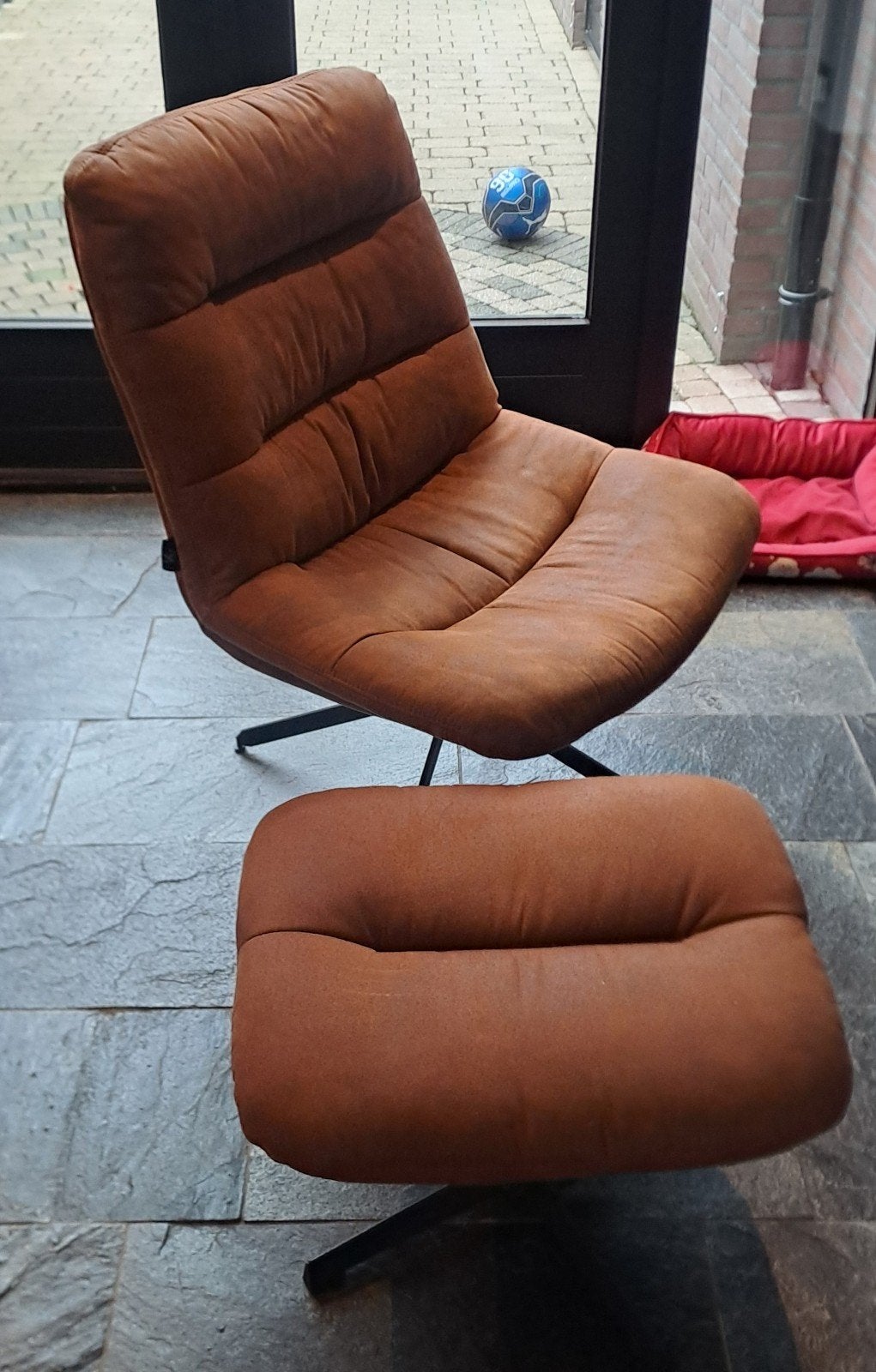 Draaistoel met poef, Huis en Inrichting, Fauteuils, Ophalen, Overige materialen, Minder dan 75 cm, Zo goed als nieuw