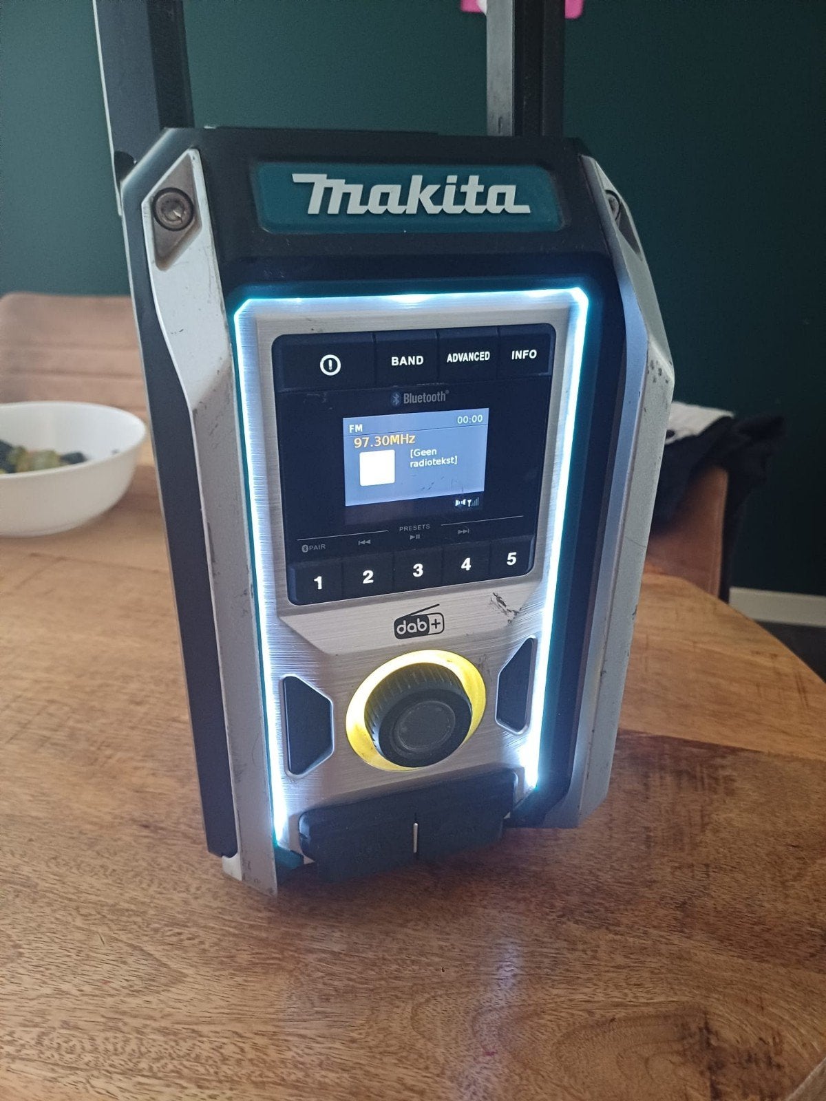 Makita bouwradio DMR 115 met DAB + bluetooth, Ophalen of Verzenden, Bouwradio
