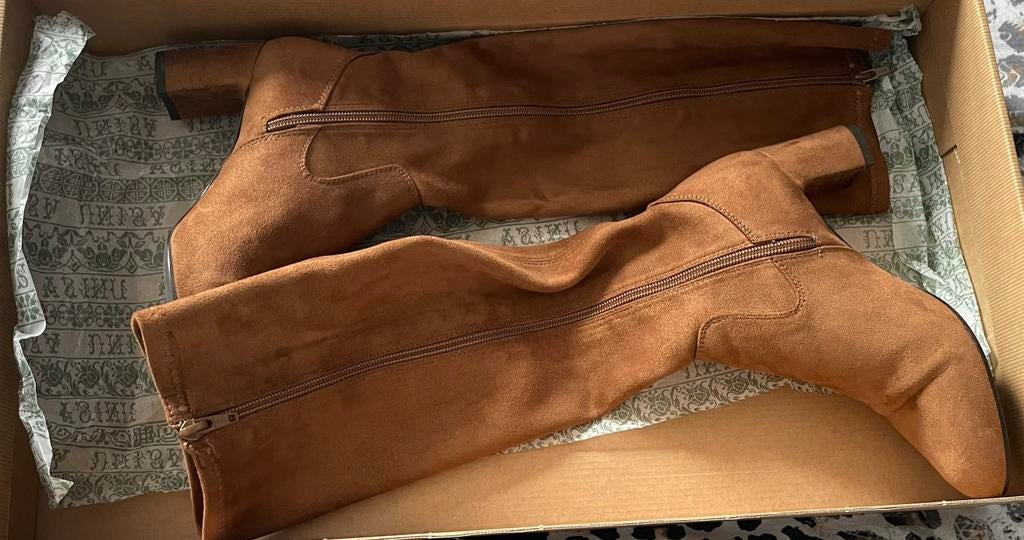 Bruine UNISA suède hoge laarzen met hak - Maat 36, Kleding | Dames, Schoenen, Ophalen, Hoge laarzen, Bruin, Nieuw