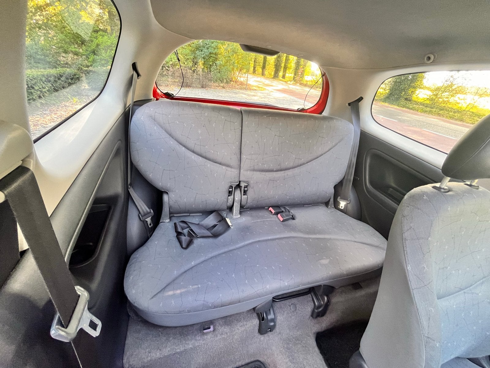 Foto 9 van Toyota Yaris 1.0 16V Vvti 3DR 2000 Rood