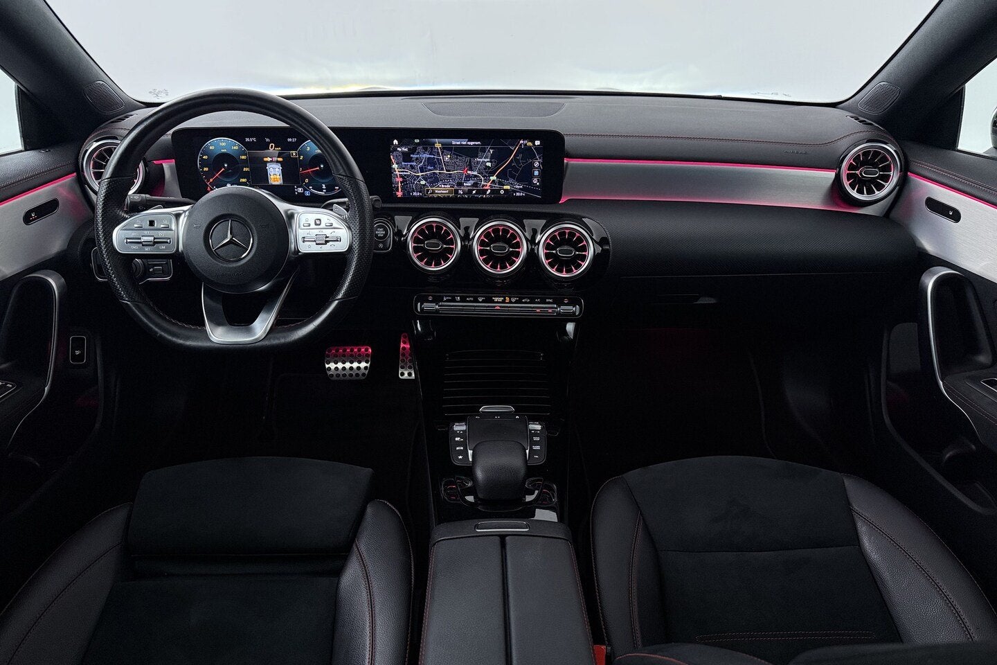 Mercedes-Benz CLA-Klasse 200 Business Solution AMG (PANORAMA, CLA, Gebruikt, Euro 6, 4 cilinders