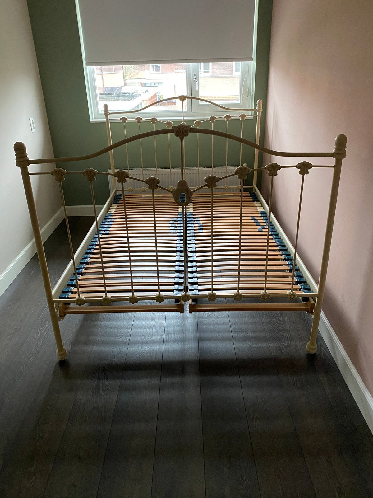 Brocante stijl ledikant + bodems 140/200, Ophalen, Tweepersoons, 140 cm, Zo goed als nieuw