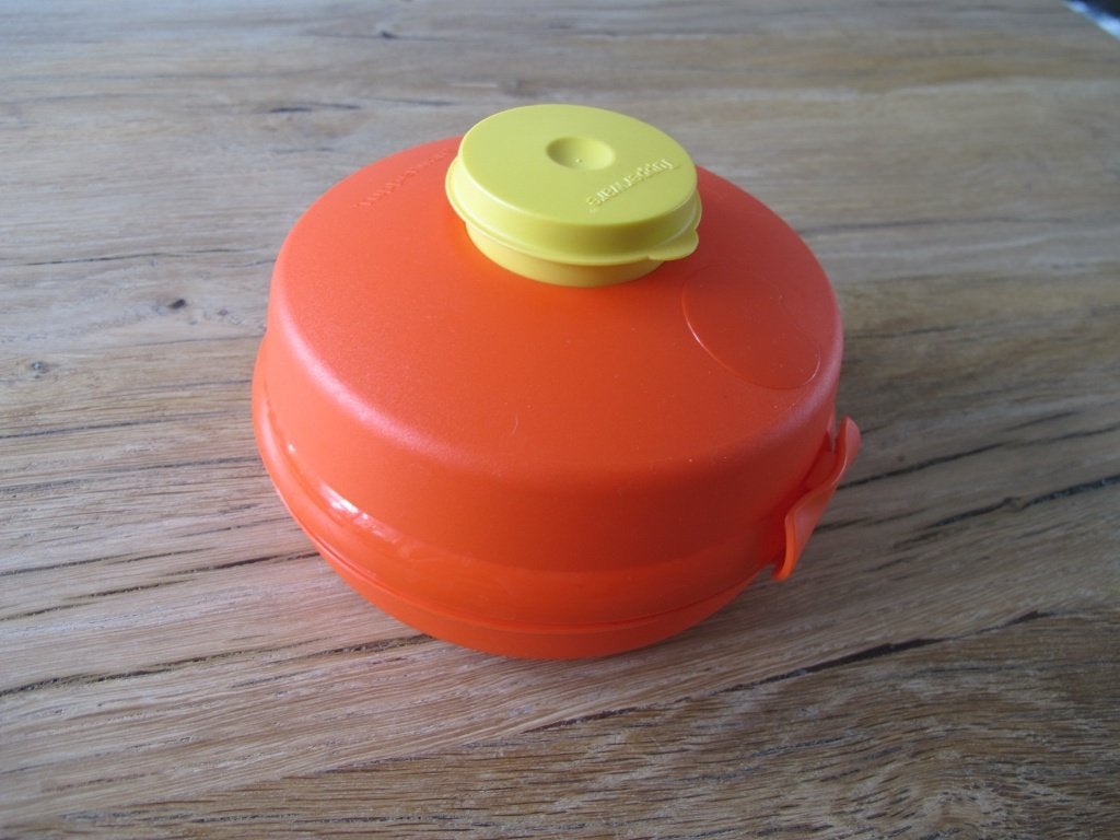 Tupperware snackie met sausbakje, saladetrommeltje, Lekvrij, Overige typen, Oranje, Ophalen of Verzenden