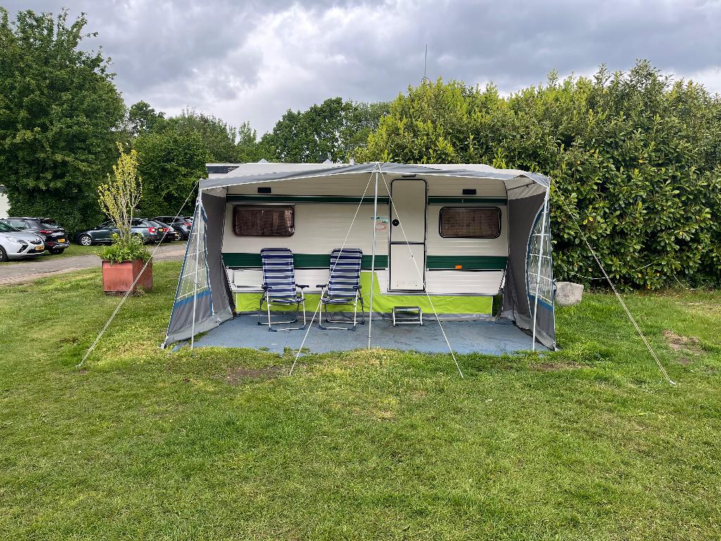 Caravan 4 persoons Chateau 440 Elite Touring, Caravans en Kamperen, Caravans, Particulier, tot en met 4, 500 - 750 kg, Rondzit