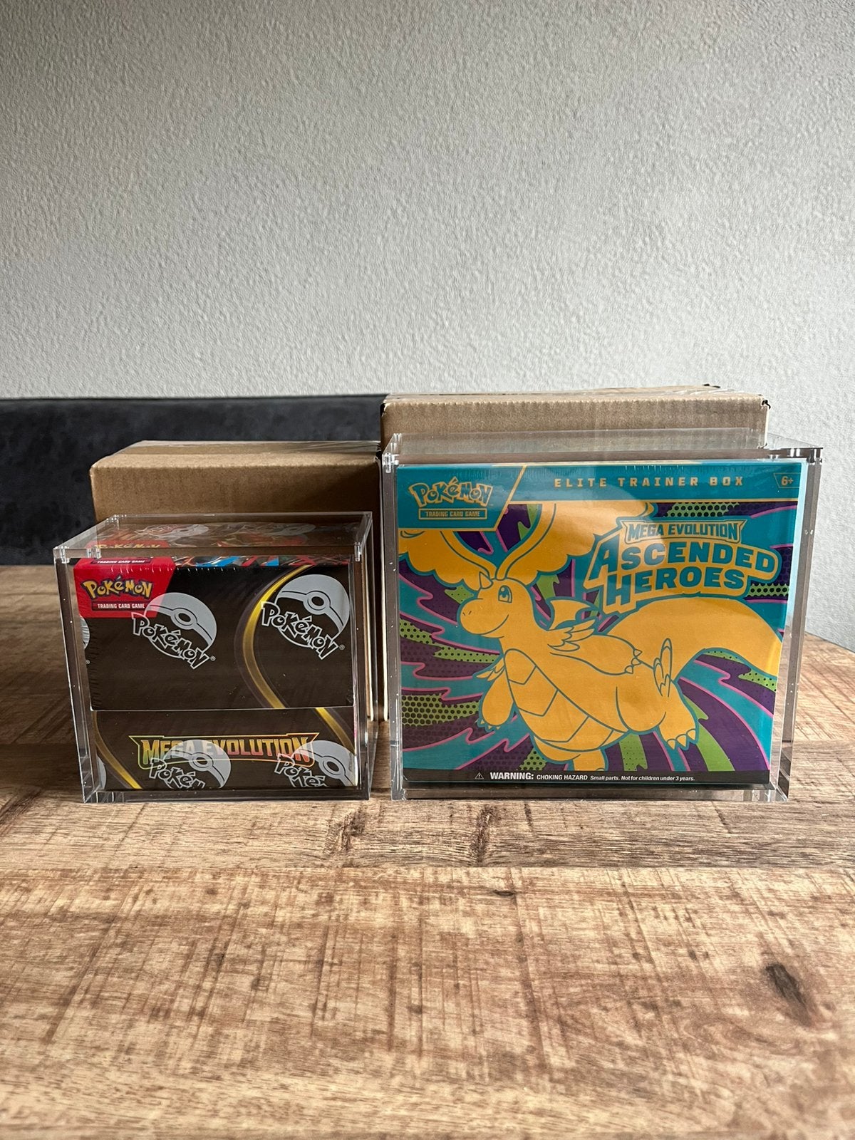 Pokémon! ETB & BoosterBox Acryl! 3 voor €36, Ophalen of Verzenden, Zo goed als nieuw, Boosterbox