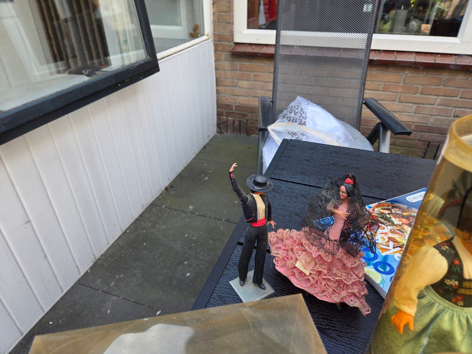 Verzameling van diverse poppen in traditionele kleding, Ophalen of Verzenden, Gebruikt, Pop