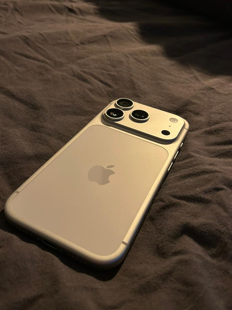 Iphone 17 pro - 256 gb - 2 maanden oud - compleet, 256 GB, Zwart, Ophalen of Verzenden, Zo goed als nieuw