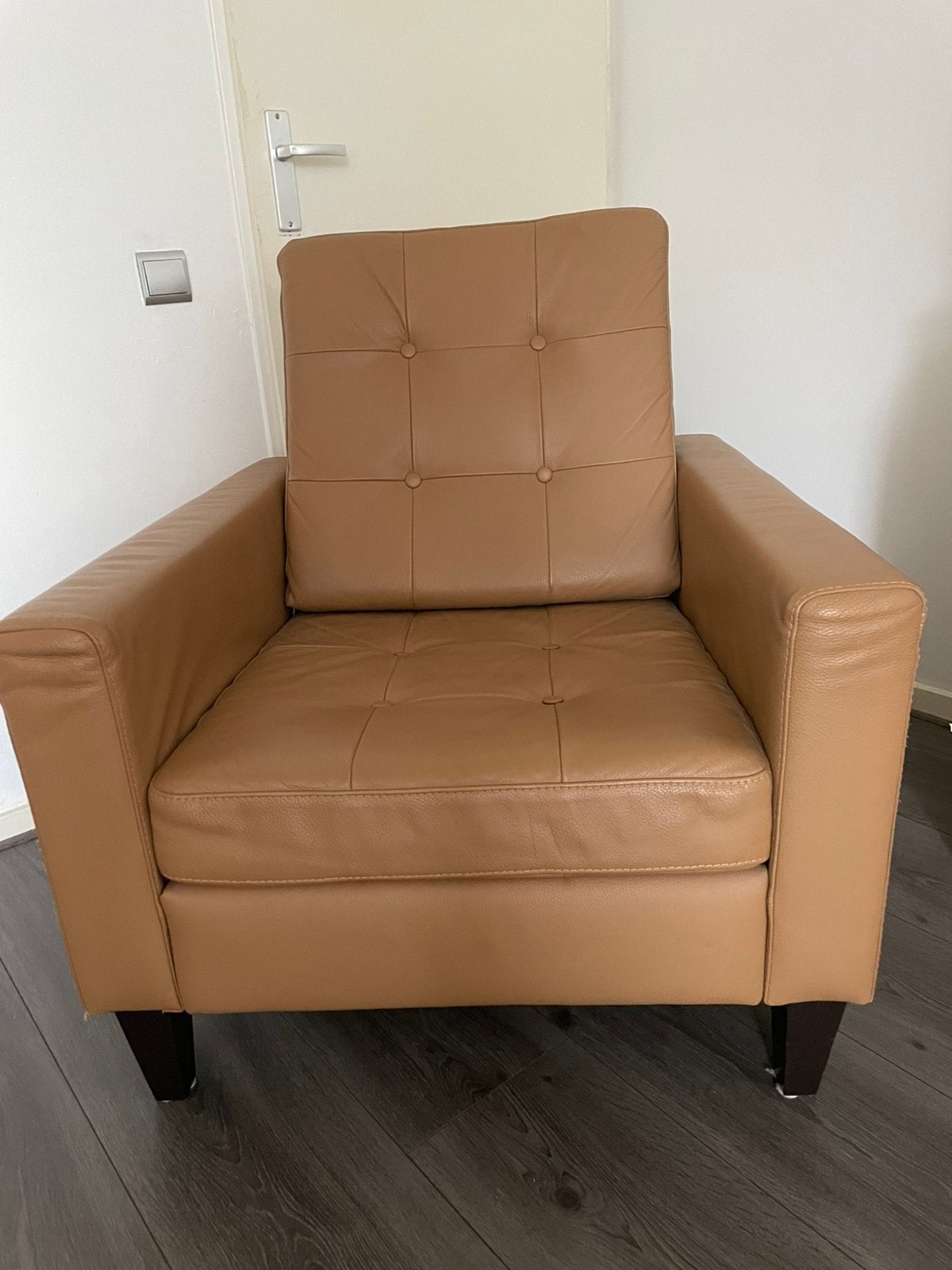 Mooie, comfortabele fauteuil in een warme cognac/camel kleur, Huis en Inrichting, Ophalen of Verzenden, Zo goed als nieuw, 75 tot 100 cm