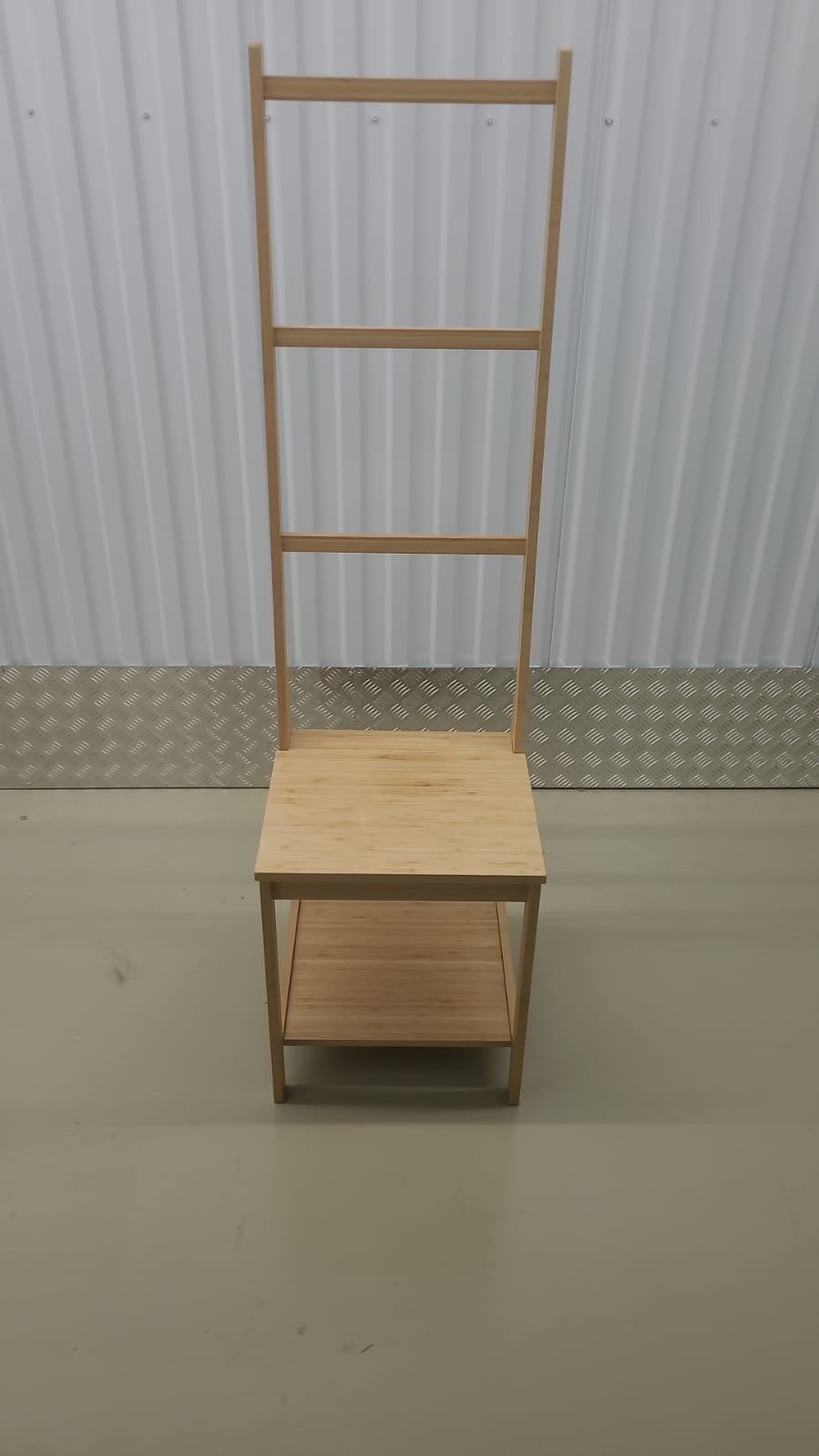 Houten stoel met ladder rugleuning en opbergplank, Huis en Inrichting, Gebruikt, Overige kleuren, Ophalen of Verzenden, Eén
