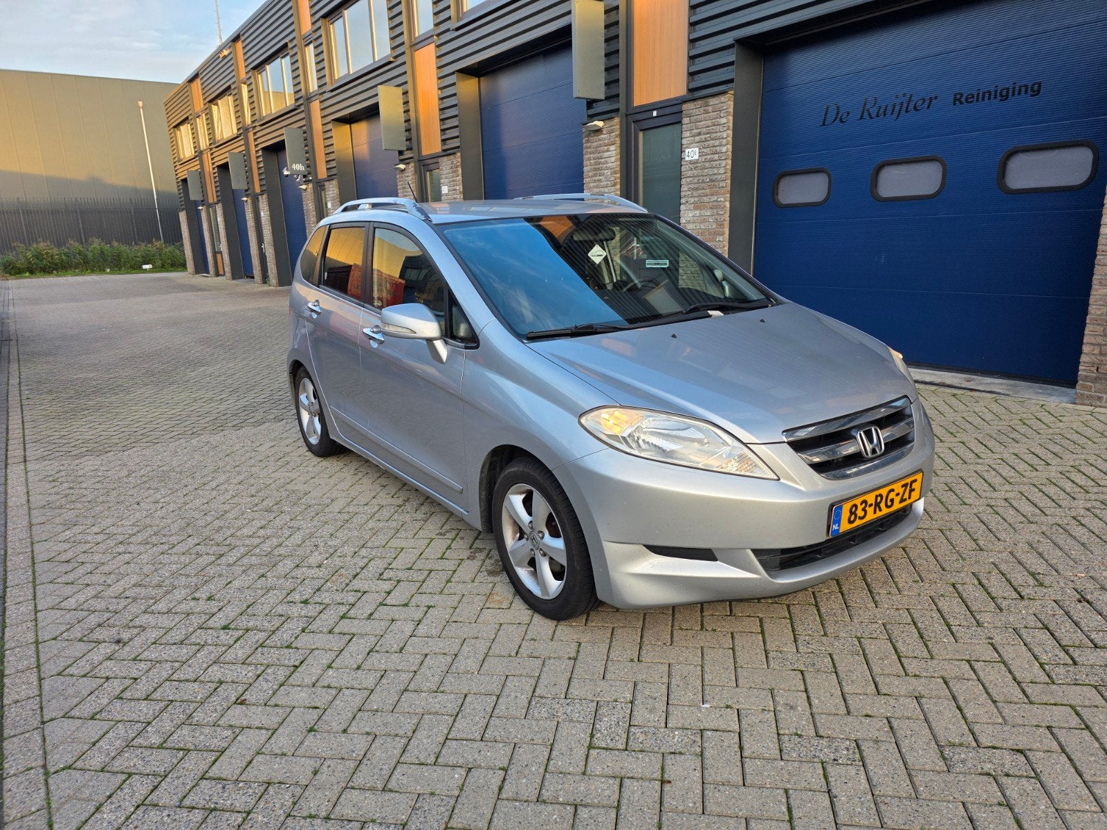 Honda FR-V 2.0 I 2005 Grijs / 6 persoons, Auto's, Voorwielaandrijving, 1998 cc, Stof, Verwarmde buitenspiegels