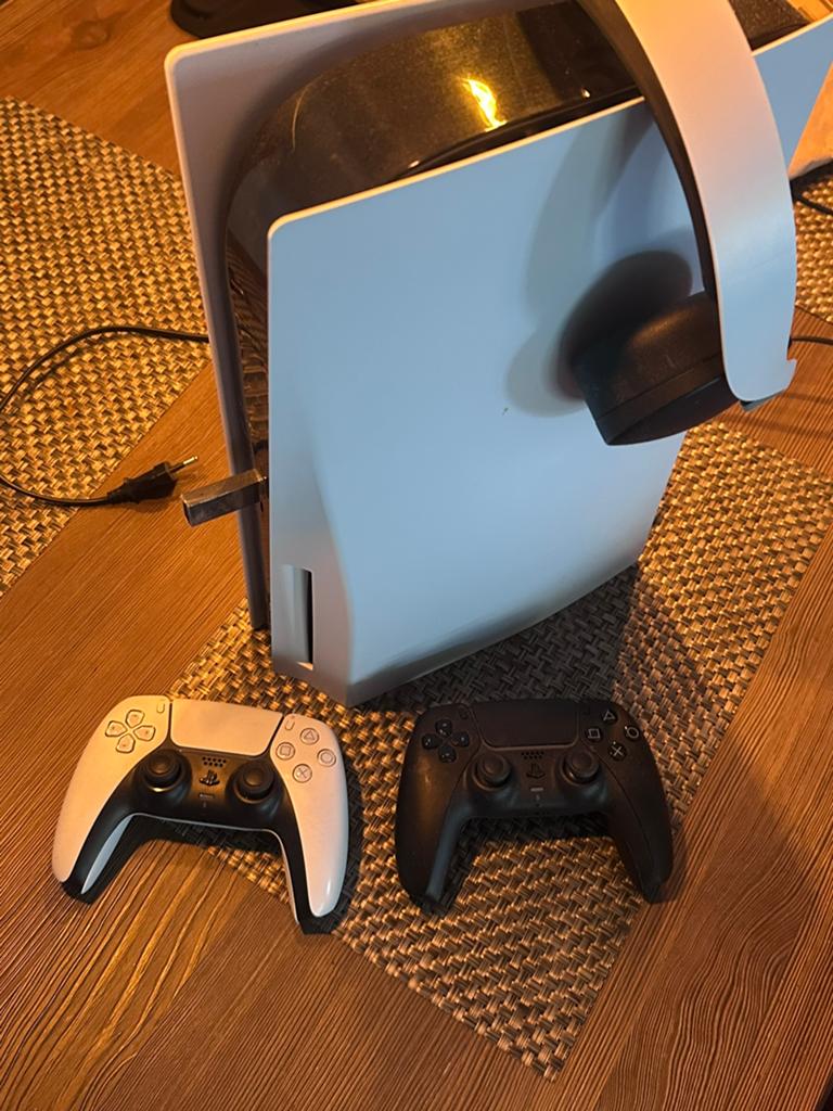 Playstation 5 + 2 Controllers + Sony Headset, Spelcomputers en Games, Spelcomputers | Sony PlayStation 5, Ophalen of Verzenden