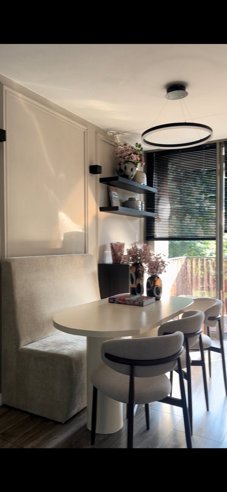 Eettafel beige asymmetrisch 145 cm lang verfbaar, 100 tot 150 cm, Westwing, Eikenhout, Nieuw