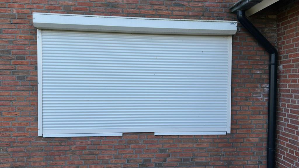 Rolluik 258x153 cm, Doe-het-zelf en Verbouw, Rolluiken, Ophalen, Zo goed als nieuw, 200 cm of meer, 150 tot 200 cm