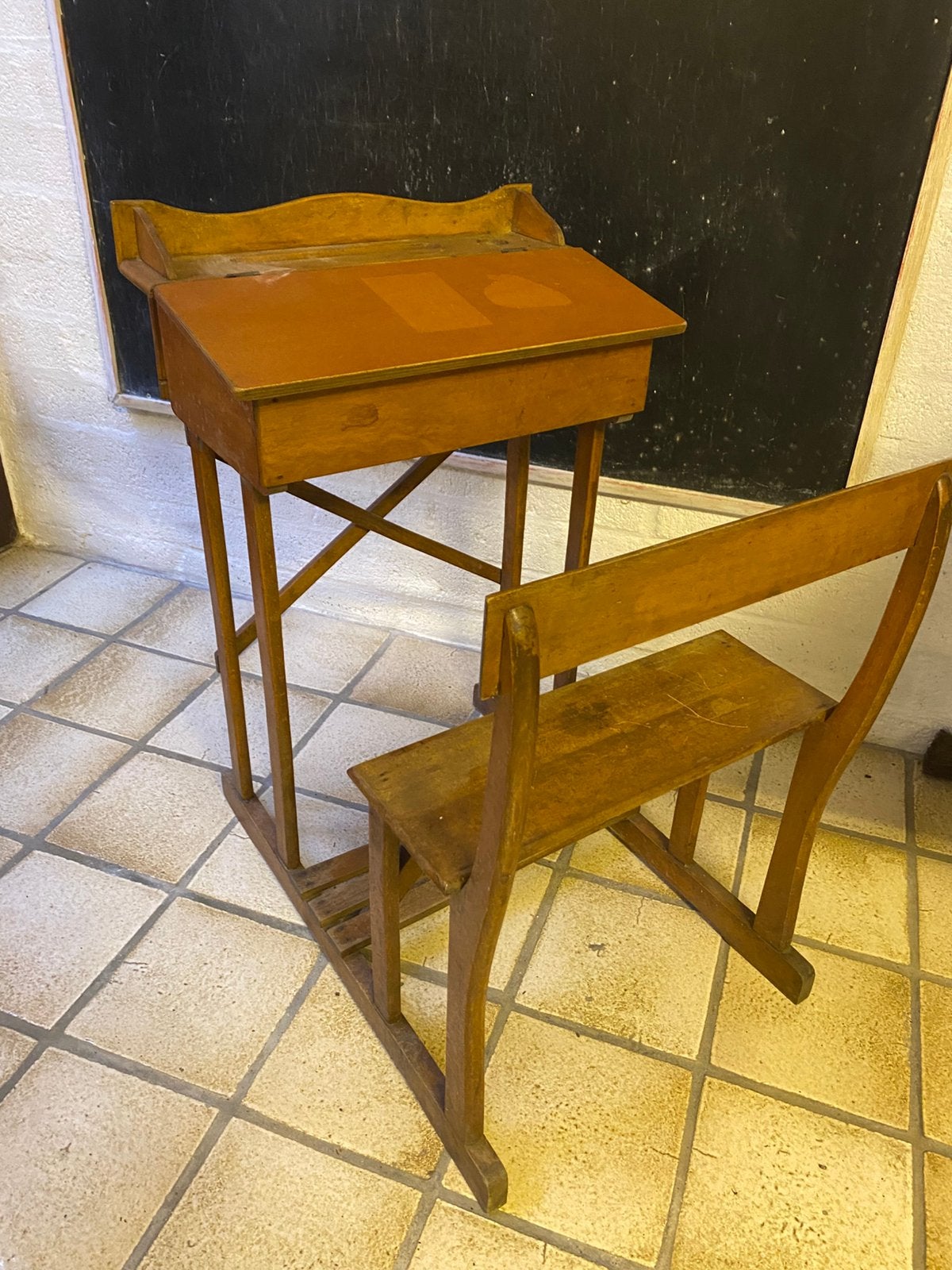 Antiek schoolbankje, Ophalen