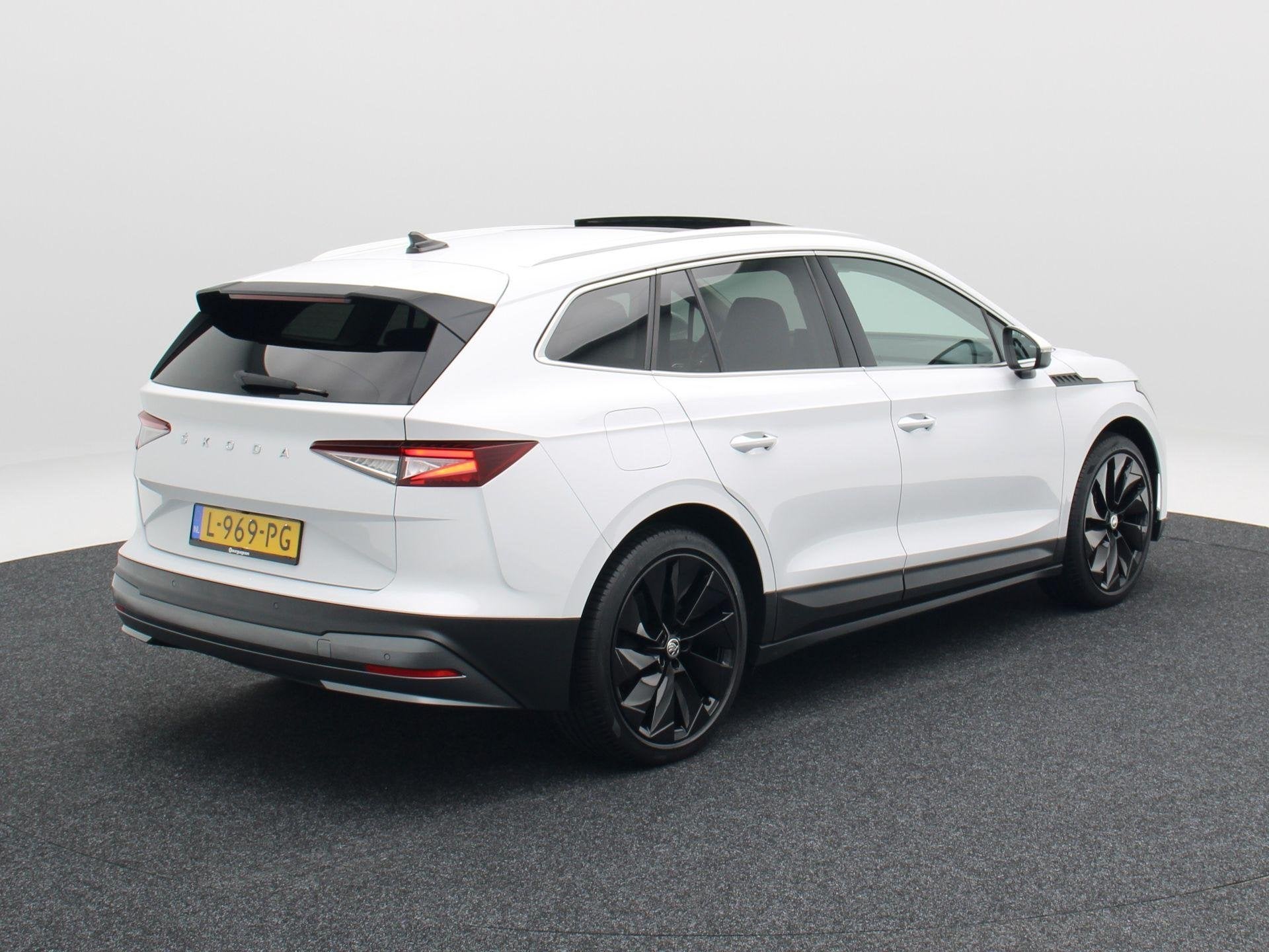 Skoda Enyaq iV 60 180 Pk | Panoramadak | Crystal Light LED |, Automaat, Achterwielaandrijving, Gebruikt, 1865 kg
