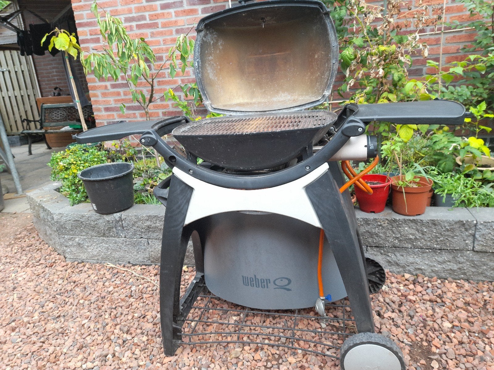 goede en nette verrijdbare weber gas barbecue, Tuin en Terras, Ophalen, Zo goed als nieuw, Weber q200