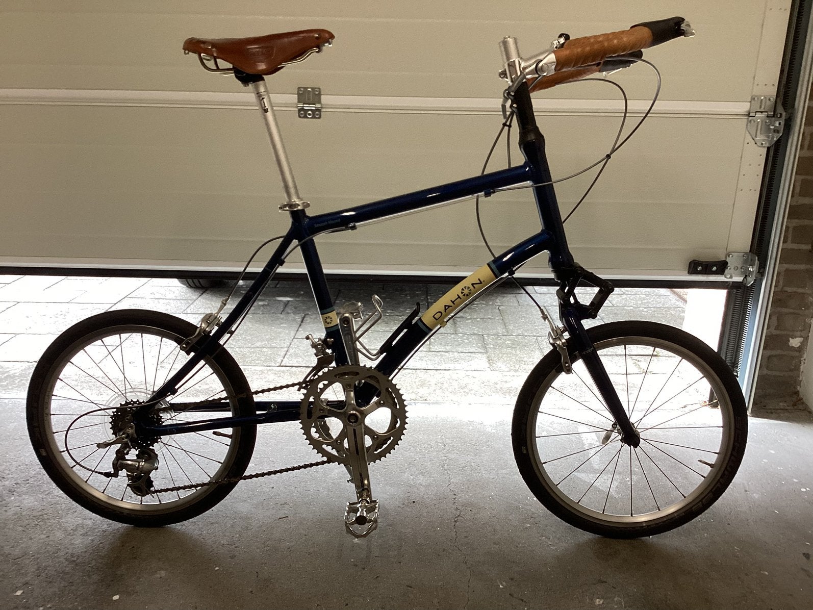 Zeldzame Dahon smooth hound, Fietsen en Brommers, Fietsen | Vouwfietsen, Ophalen, 20 inch of meer, Versnellingen, Zo goed als nieuw