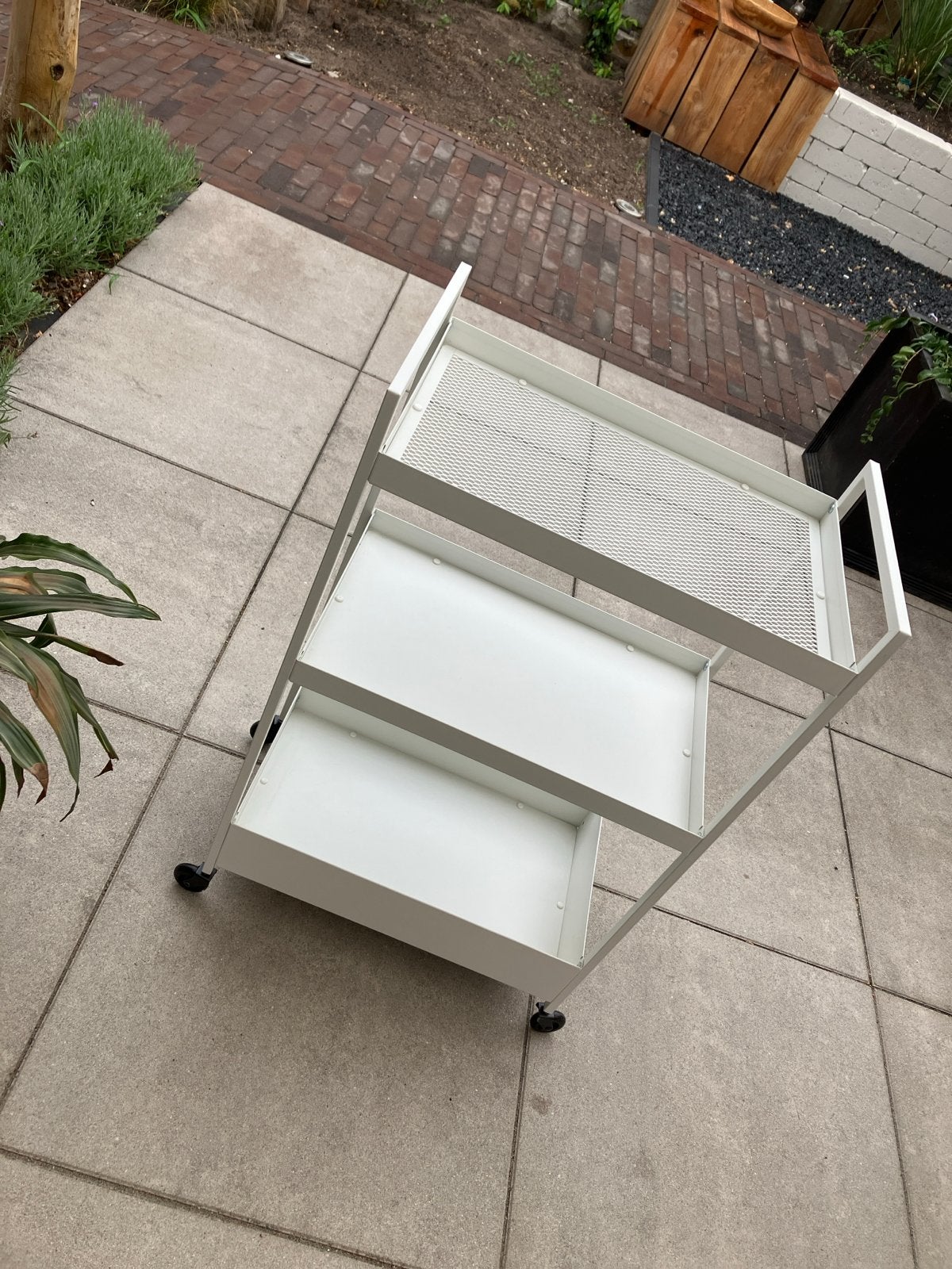 witte IKEA NISSAFORS roltafel met drie niveaus en wieltjes, Ophalen, Gebruikt