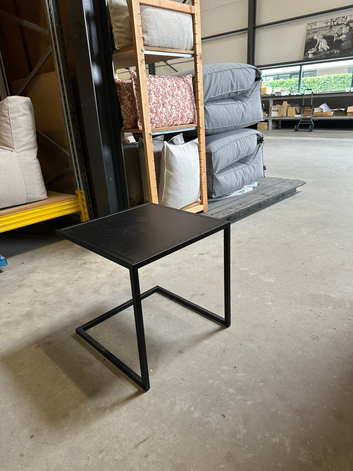 BYS bijzettafel voor buiten en binnen, Tuin en Terras, Ophalen of Verzenden, Gebruikt, Vierkant, Rvs