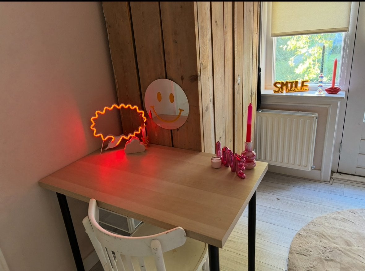 Ikea Bureau - Licht hout met zwart onderstel (58x100 cm), Ophalen, Zo goed als nieuw