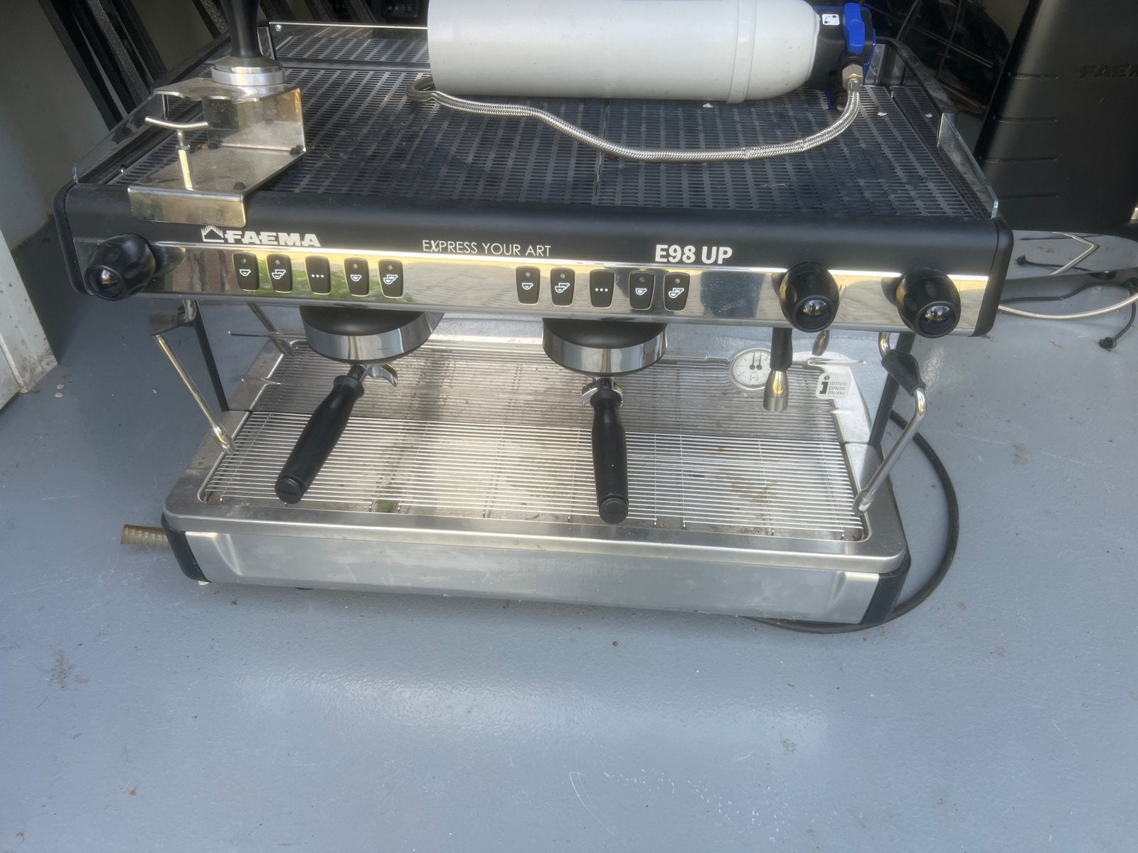 Faema E98 UP professionele espressomachine, Gebruikt, Espresso apparaat, 10 kopjes of meer, Koffiebonen