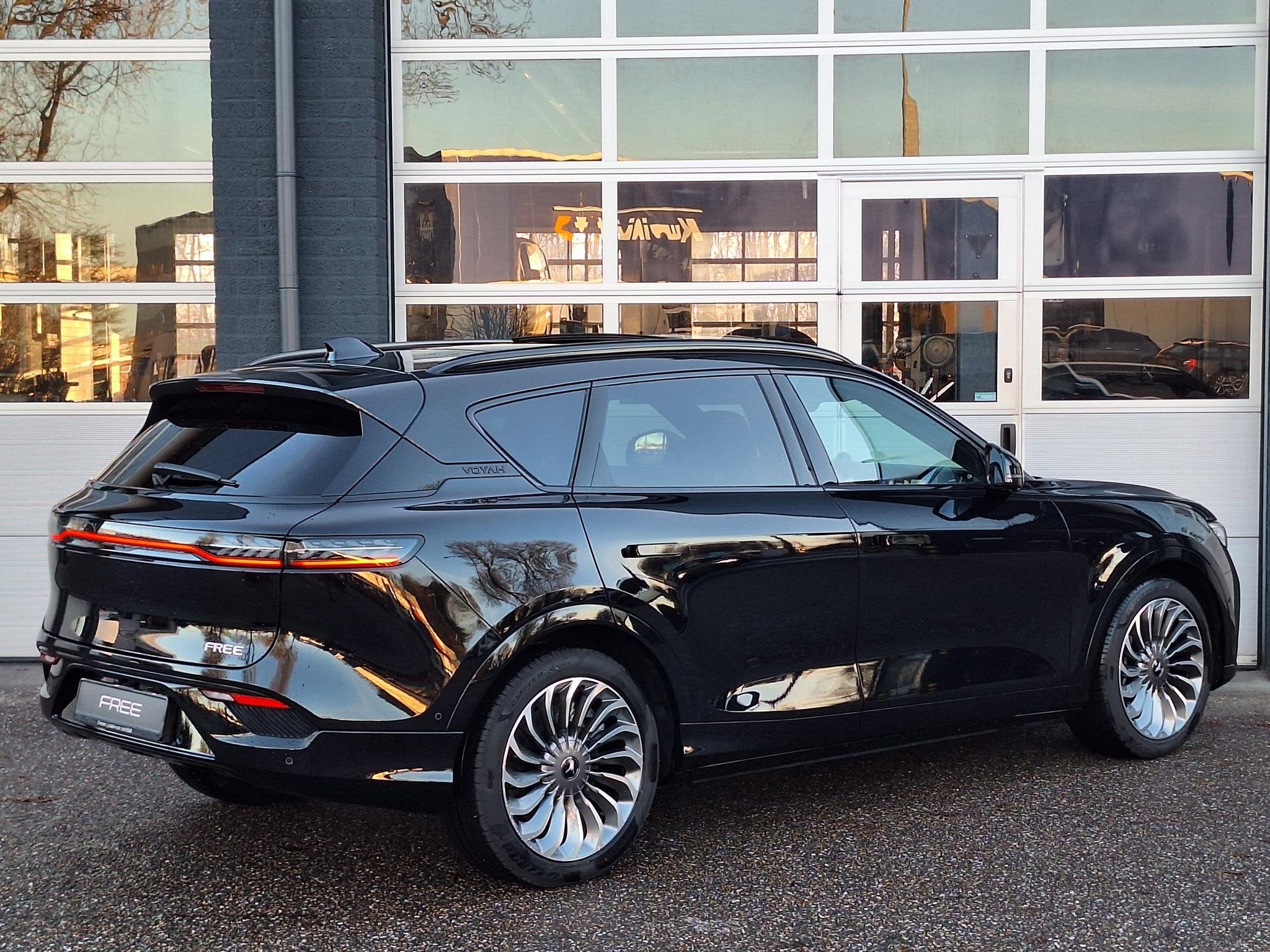 VOYAH Free Limited Edition Business 4WD 106 kWh | Schuifdak, Auto's, Voyah, Automaat, 12 maanden, Zwart, Zwart
