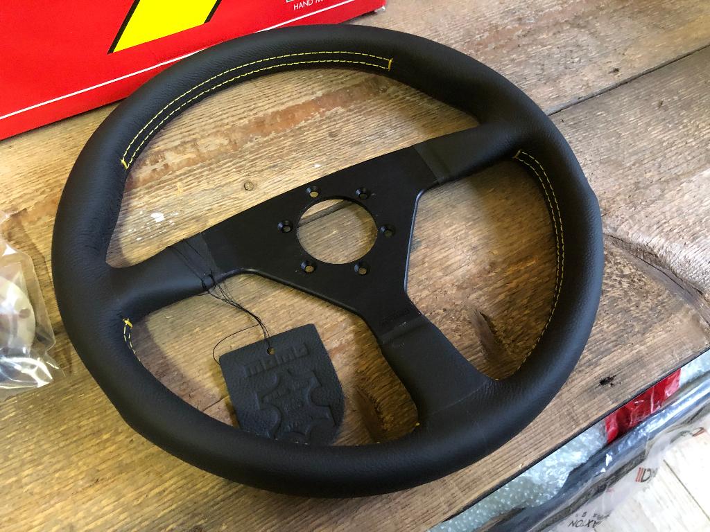 Momo Montecarlo 350mm Zwart Geel Leder stuur sportstuur, Ophalen of Verzenden