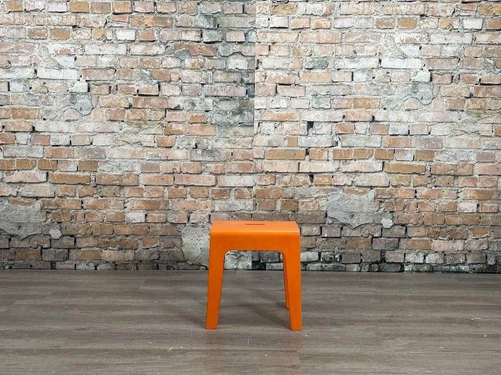 Blå Station Bimbo Kruk – Oranje Hout | Osko + Deichmann, Ophalen, Zo goed als nieuw, Hout