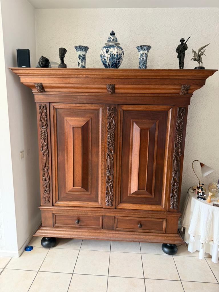 Antieke Kussenkast.  In goede staat 185x178cm  2 laden, Ophalen