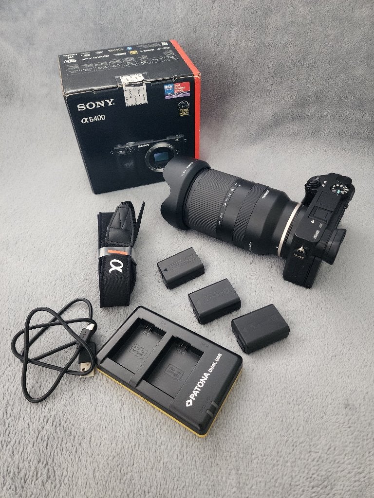 Sony A6400 camera + Tamron 18-300 lens (Sony E) +3 batteries, Ophalen, Gebruikt, 25 megapixels, Screenprotector