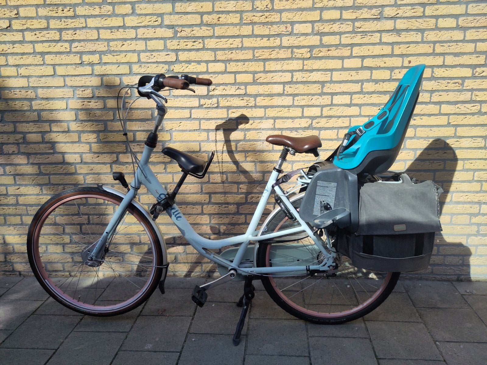 Gazelle Bloom fiets Bobike kinderzitje buiszadel en fietstas, Fietsen en Brommers, Ophalen, 2 zitjes, Gebruikt, Dubbele standaard