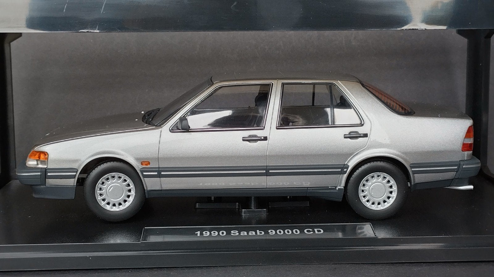 Saab 9000 CD 1:43 Triple 9 Pol, Overige merken, Auto, Verzenden, Nieuw