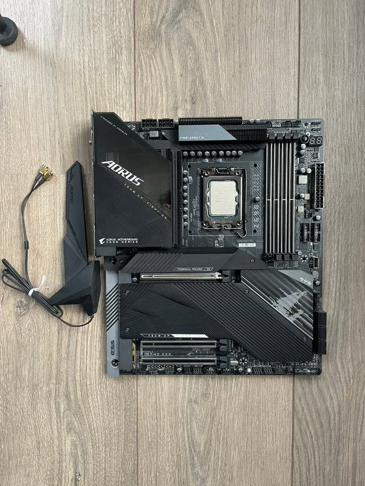 AORUS Z690 MASTER + intel Core i7 13700K, Ophalen of Verzenden, Gebruikt, DDR5