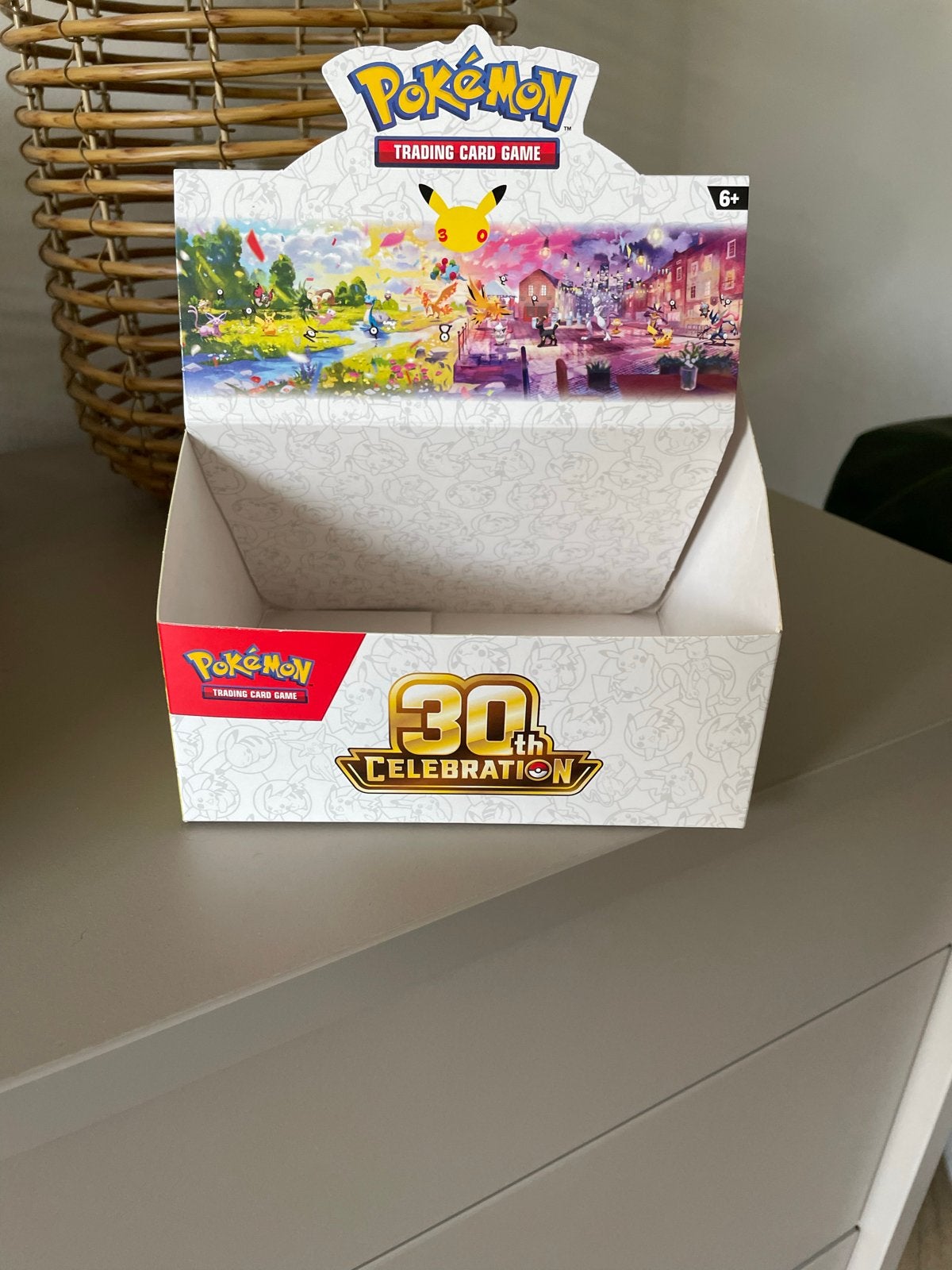 Pokémon 30th Celebration Display Box - Originele Verpakking, Ophalen of Verzenden, Zo goed als nieuw, Overige typen